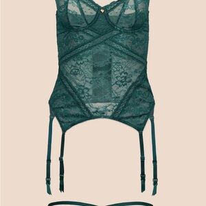 Elegant Green Lace Bustier Set